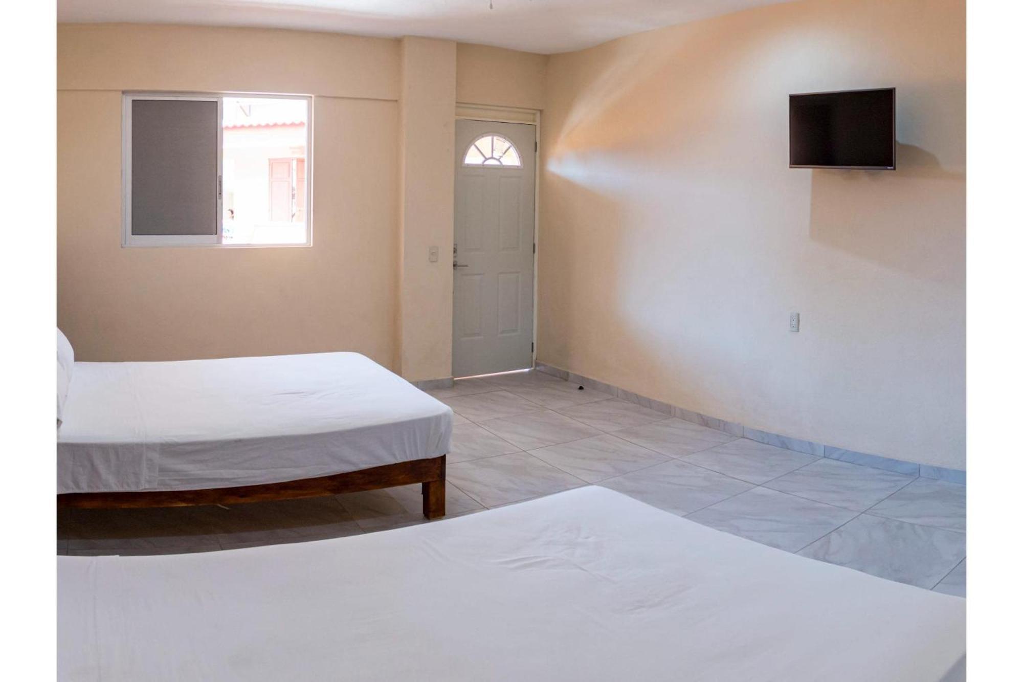 Oyo La Playa Hotel Zihuatanejo