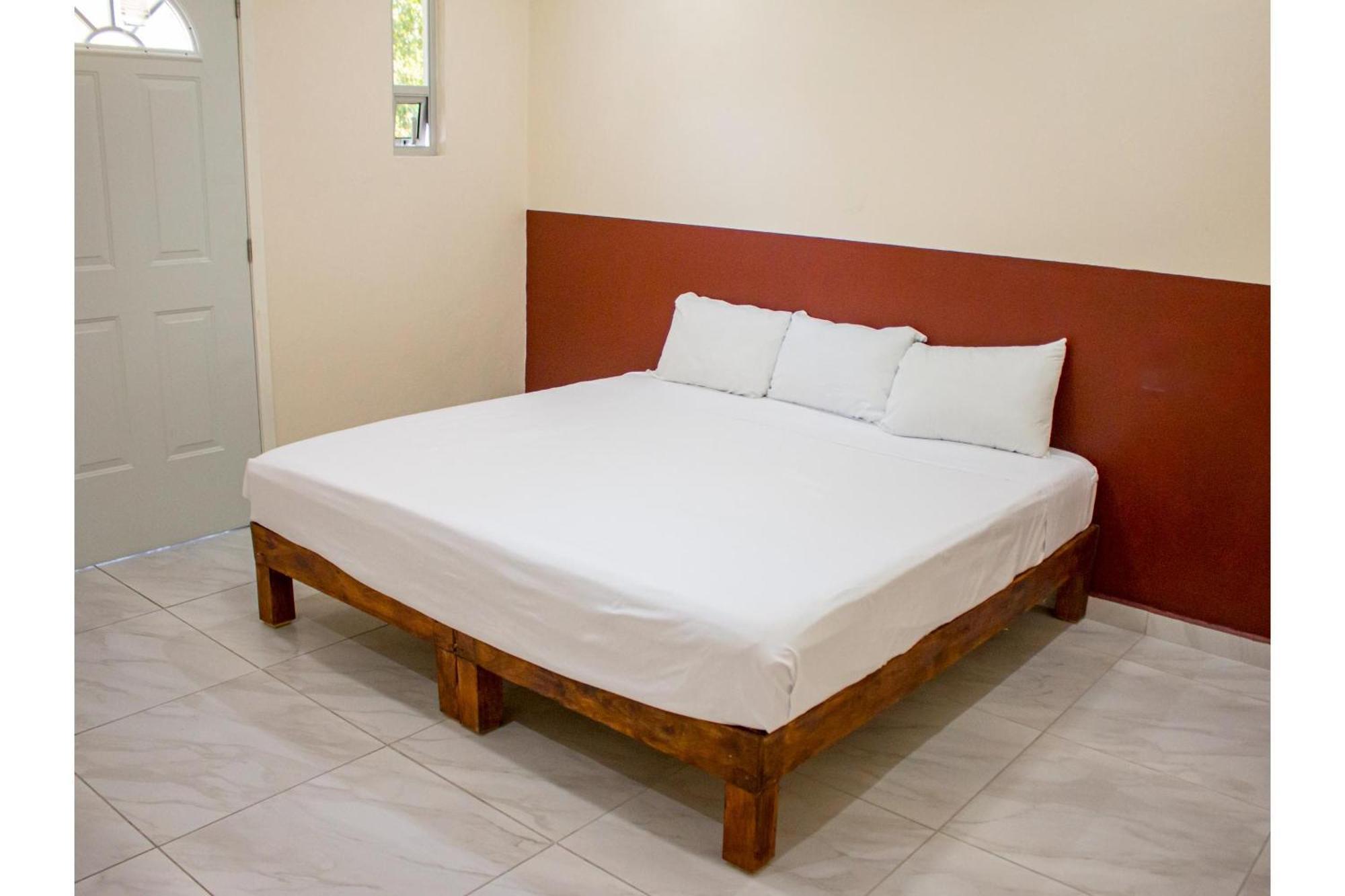 Oyo La Playa Hotel Zihuatanejo