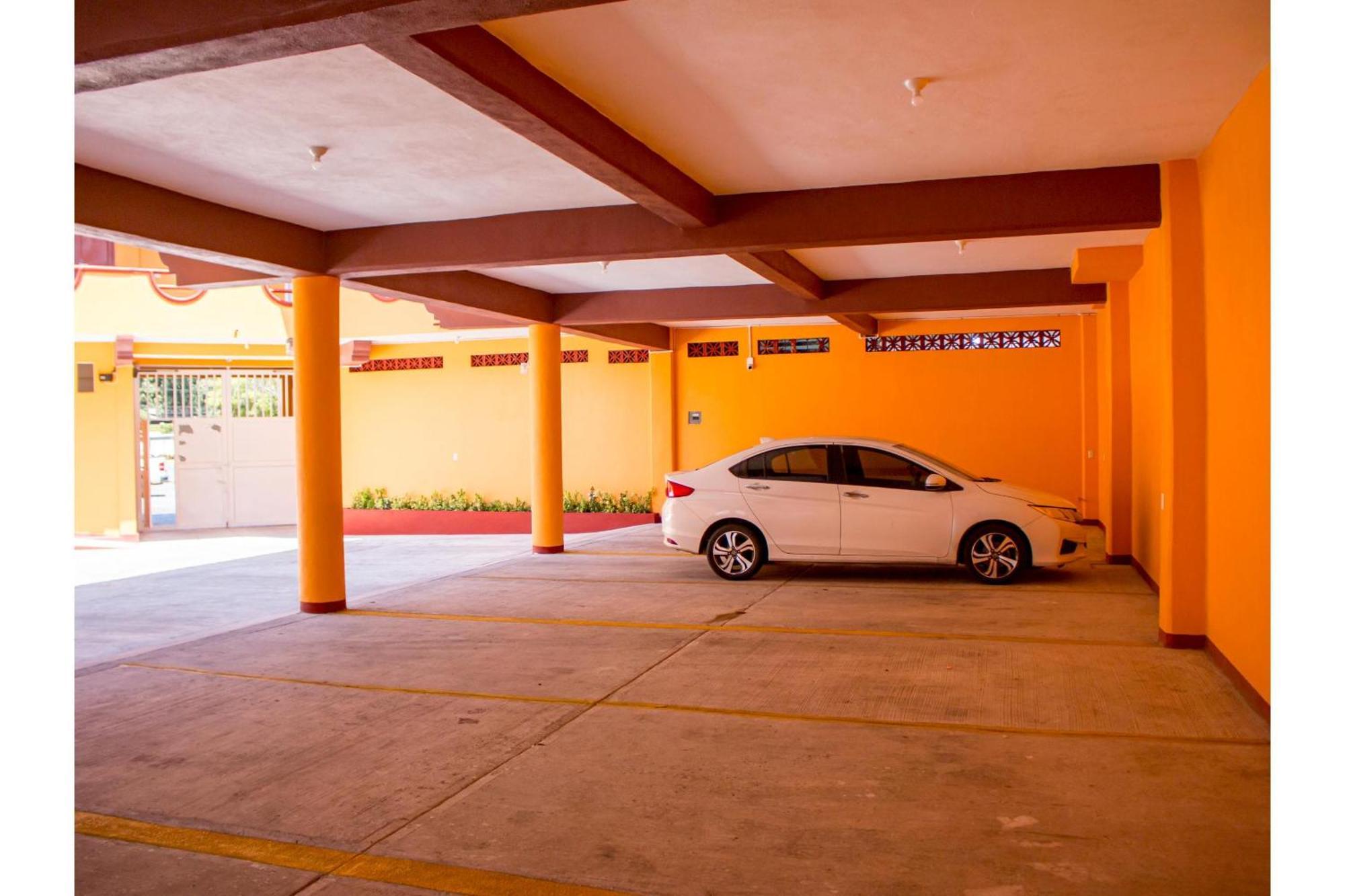 Hotel Oyo La Playa
