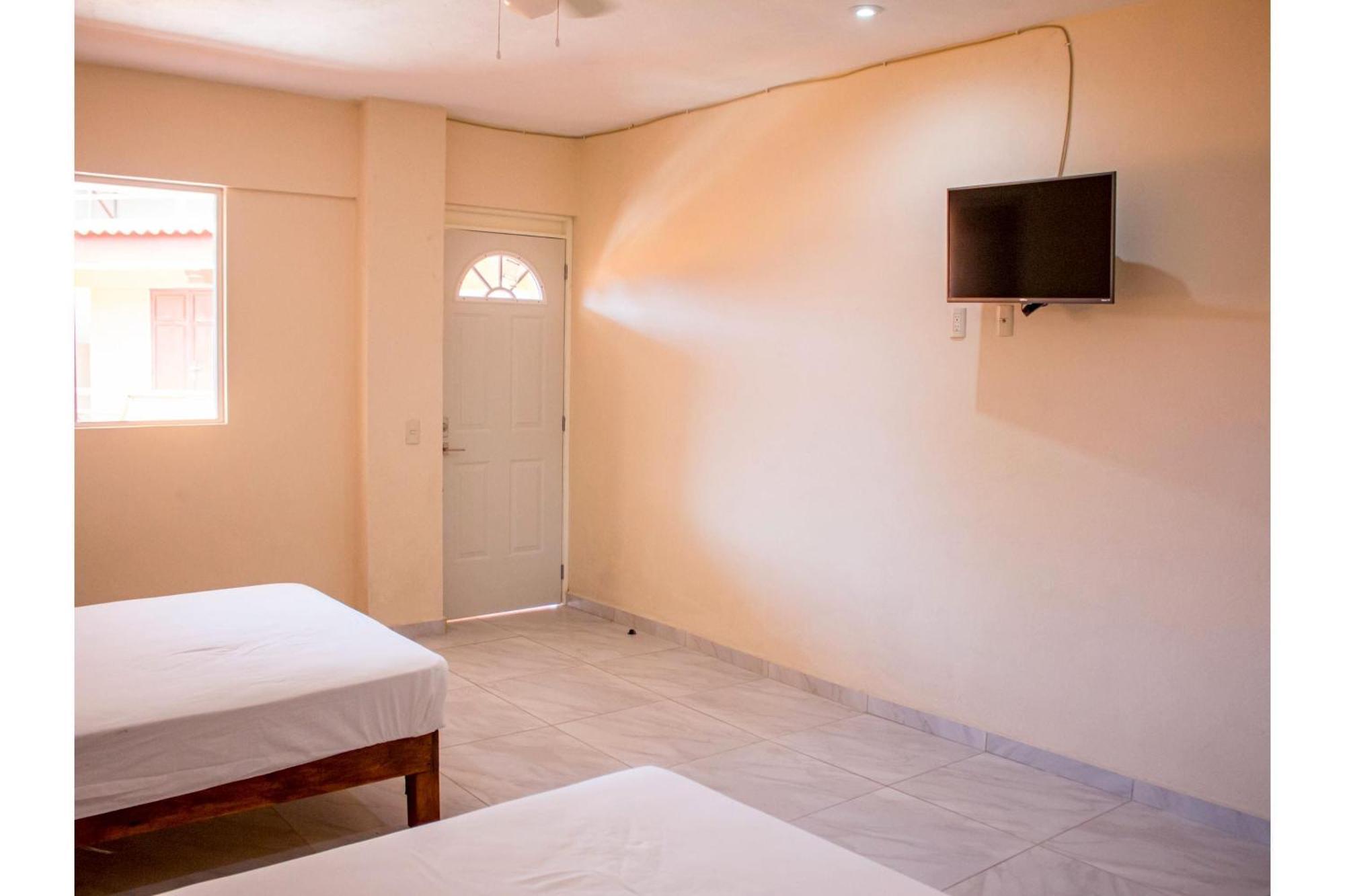 Oyo La Playa Hotel Zihuatanejo