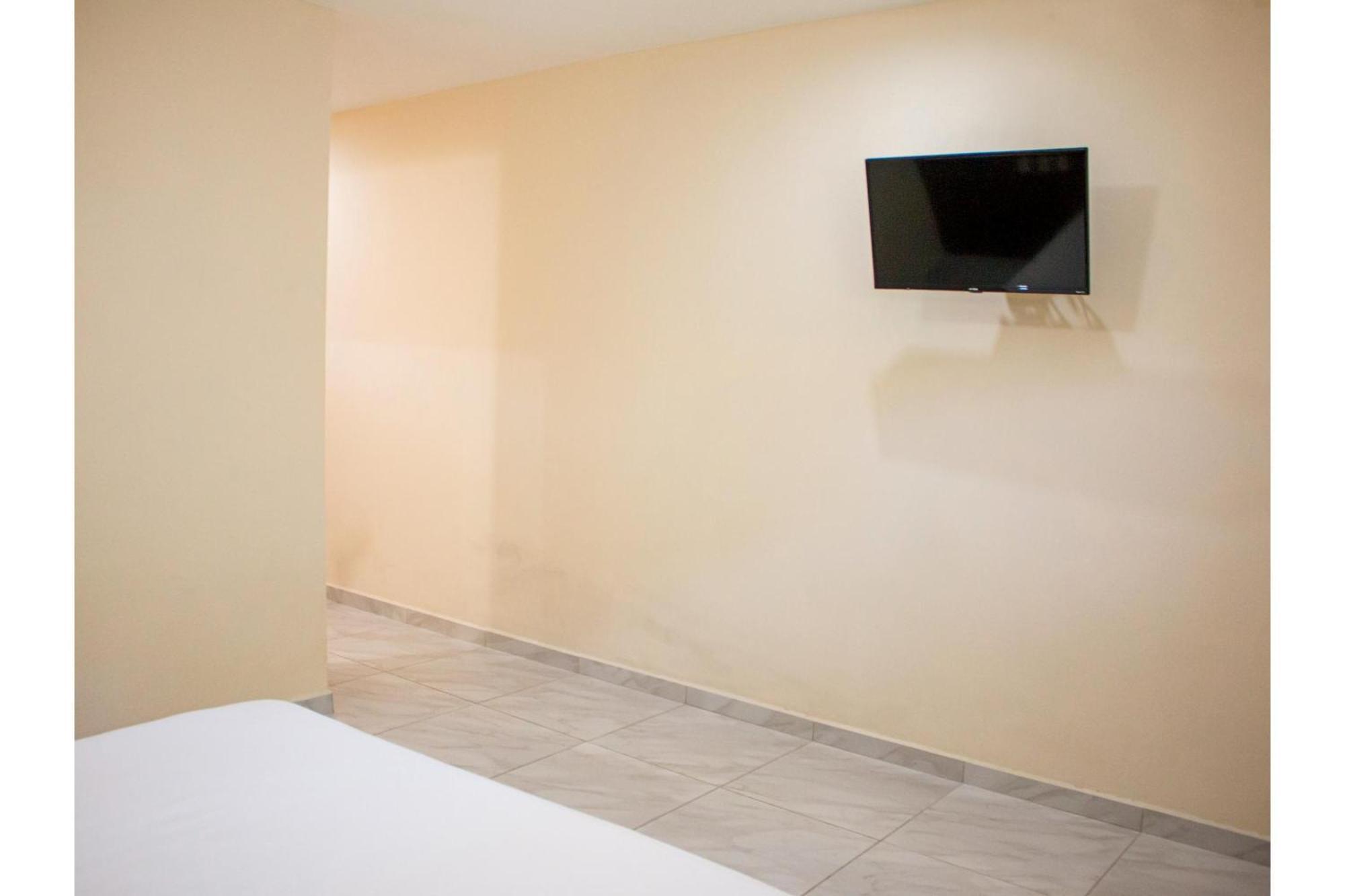 Hotel Oyo La Playa 3*