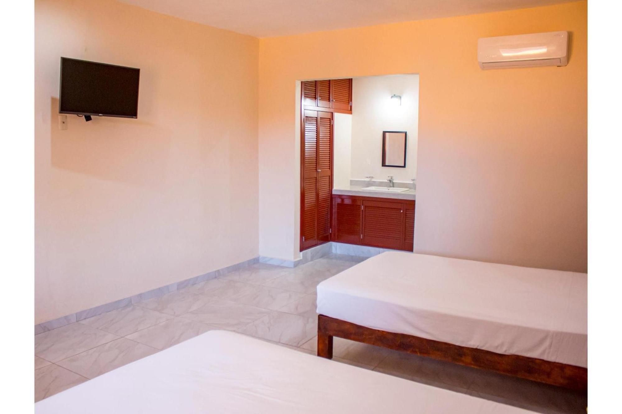 Oyo La Playa Hotel