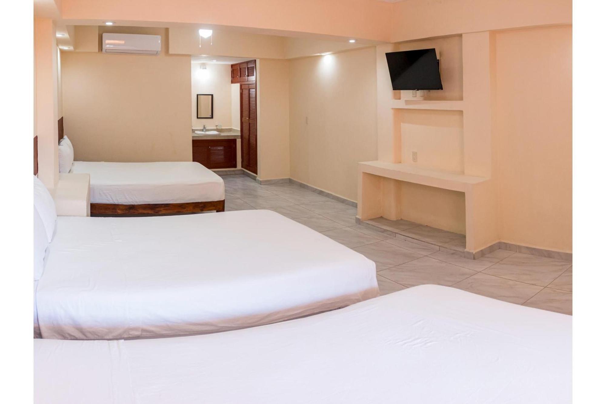 Hotel Oyo La Playa 3*